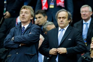 Michel Platini fue suspendido 4 años por la FIFA. (Archivo)