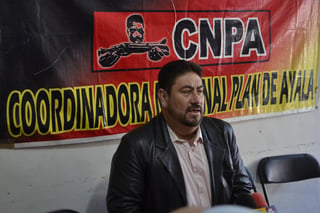 Apoyos. El dirigente de la Coordinadora Nacional Plan de Ayala, Bernardo Reyes pide al gobierno más becas y apoyos.