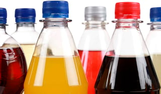Litros. Los mexicanos dejaron de tomar 5.1 litros de bebidas azucaradas durante el año 2015.