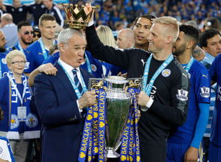 El italiano Claudio Ranieri ganó su primer título de liga con el Leicester City el año pasado. (Archivo)