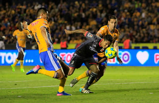 Los Tigres desaprovecharon varias oportunidades de gol e igualaron en casa frente a Monarcas Morelia. (Jam Media)
