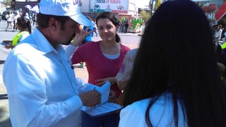 Según Salinas, se han logrado reunir cerca de 43 mil firmas en los 38 municipios, de las 30 mil 500 que exige el Instituto Electoral de Coahuila. (EL SIGLO DE TORREÓN) 