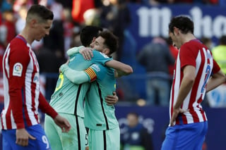 Barcelona ganó el domingo por 2-1 en cancha del Atlético de Madrid. (EFE) 