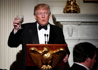 No los vio. Donald Trump organizó una cena con gobernadores a la misma hora que los Oscar.