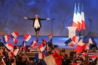 Se le entregan. Le Pen sigue los pasos de Donald Trump al criticar a los gobiernos anteriores y revalorar a los franceses.