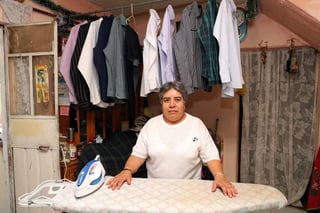 Cinco pesos la pieza.Concepción Estrella Legorreta tiene 54 años. Su trabajo consiste en planchar ropa ajena desde su casa. Gana 5 pesos (40 centavos de dólar) por cada prenda planchada, 60 pesos (3 dólares) por docena.