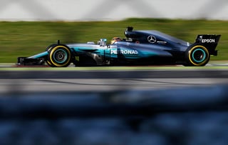 Lewis Hamilton logró el mejor registro de la jornada. (AP)
