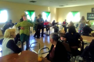 Convivencia. Un grupo de regidores visitó a los adultos mayores que habitan en la Casa del Anciano,  a cargo del DIF. 