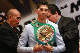 Rey Vargas consiguió el título supergallo del Consejo Mundial de Boxeo frente a Gavin McDonnell. (Notimex)
