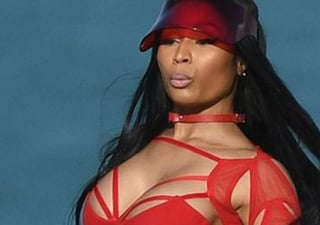 Nicki Minaj tiene un problema en los glúteos