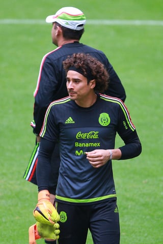 Guillermo Ochoa jugará en la Selección Mexicana. 