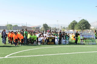 Se entregó también un reconocimiento para hacer oficial que los torneos Apertura y Clausura 2017 llevarán por nombre “Juan Rodríguez Arellano”, en homenaje a este formador de niños futbolistas. (ESPECIAL)