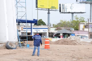 Quejas. Autoridades municipales aseguran que no se afectan a los pequeños comerciantes colindantes con estación del Metrobús. (Fernando Compeán)