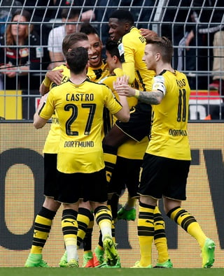 Borussia Dortmund no tuvo piedad del Bayer Leverkusen y lo goleó 6-2, con lo que se consolida en el tercer lugar de la Bundesliga. (EFE)