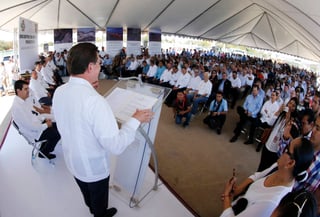 Apoyo. El gobernador de Durango, José Rosas Aispuro Torres, acompañó a su homológo Quirino Ordaz Coppel en Mazatlán.