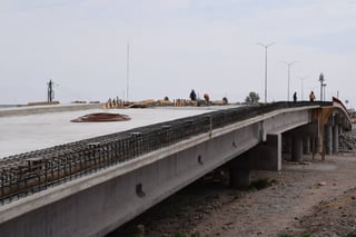 Obras. El puente vehicular Carlos Herrera-Falcón estará terminado en mayo próximo, según cálculos de la Secope. 