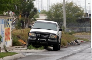 Hallazgo. Localizaron en Escobedo, Nuevo León, una camioneta con restos humanos.