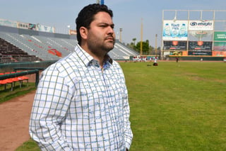 El menor de los hermanos Arellano Hernández estuvo de visita en el estadio de la Revolución y aseguró que los aficionados laguneros deben estar tranquilos respecto al futuro de su equipo en la Liga Mexicana. (Especial)