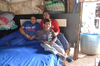 Carencias. Además de la enfermedad de su hijo Luis David, Guadalupe atraviesa por una situación económica difícil. (ANGÉLICA SANDOVAL)
