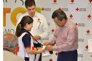 Esta mañana arrancó la colecta anual de la Cruz Roja en Torreón. (FERNANDO COMPEÁN)