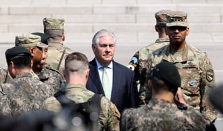 Tillerson esbozó una estrategia más dura frente a la amenaza nuclear norcoreana luego de visitar la frontera con mayor armamento del mundo cerca de la tensa zona desmilitarizada entre las dos Coreas. (AP)