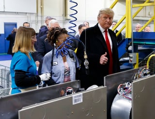 Sin freno. Unos mil 500 trabajadores de fábricas de Indiana enfrentan despidos pese a las promesas de Donald Trump. (AP)