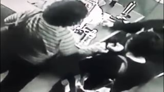 En video. El video de dos mujeres que pagan en una taquería con un billete falso fue difundido en las redes sociales. 