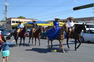Jinetes recorrieron las calles de Torreón. (EDITH GONZÁLEZ)