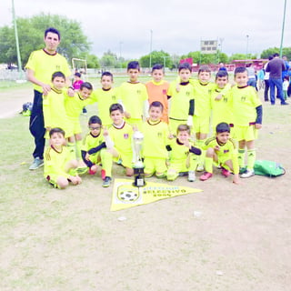 Los pequeños integrantes del Cefojur Sub 8 ganaron el derecho a representar al estado de Coahuila durante el próximo torneo nacional. (Especial) 
