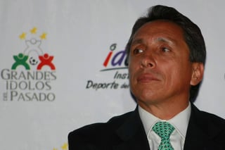 Manuel Negrete, exseleccionado nacional mexicano. Negrete pide ayuda para recuperar playera