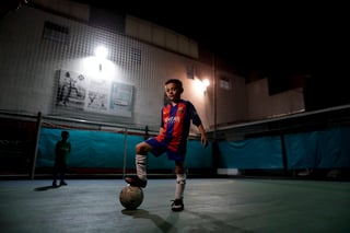 El niño de siete años Benjamín Palandella destaca en el Club Social Parque por su gran habilidad. (AP)