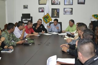 Acuerdo. El Ejército Mexicano solicitó en la reunión que se les integre en el operativo de vigilancia en los canales de riego.