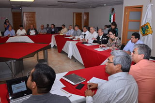 Junta. Comité del ISN se reunió después que empresarios insistieron en la necesidad de presentar obras proyectadas este año. (ARCHIVO)