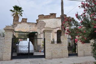 De la época. En Donato Guerra y Bravo aún sobrevive una vivienda con arquitectura de 1900. (Fotos de Ramón Sotomayor y Fernando Compeán)