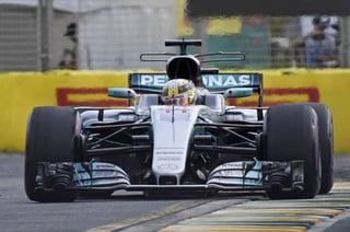 Lewis Hamilton es el máximo favorito para obtener otro título en la Fórmula Uno. El piloto británico fue el más rápido en los entrenamientos del Gran Premio de Australia que inicia en la madrugada del domingo. (EFE)