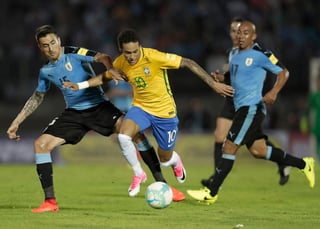 Brasil y Argentina consiguieron importantes victorias el jueves en las eliminatorias sudamericanas al Mundial de Rusia. (EFE)
