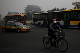 La ciudad más contaminada en ese periodo se encuentra en esa región (Shijiazhuang, capital de la provincia de Hebei, que rodea a Pekín), mientras que los aires más limpios los tuvo Haikou, capital de la isla meridional de Haina. (ARCHIVO)