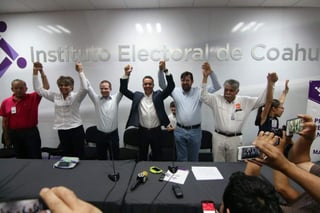 Guillermo Anaya se registró como candidato por la gubernatura de Coahuila. (TWITTER) 