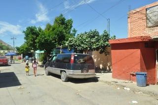 Drenaje. Son alrededor de 20 las viviendas afectadas de la avenida Lázaro Cárdenas de la colonia Plan de Ayala. (GUADALUPE MIRANDA)