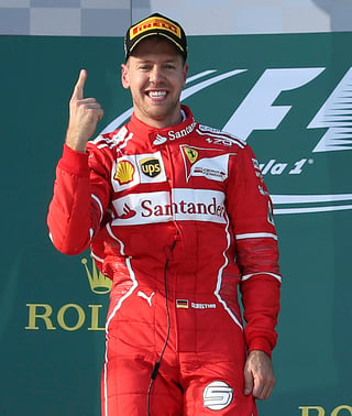 Sebastian Vettel dio la sorpresa en el inicio de la temporada de la Fórmula Uno al derrotar a los Mercedes en el Gran Premio de Australia. (AP)