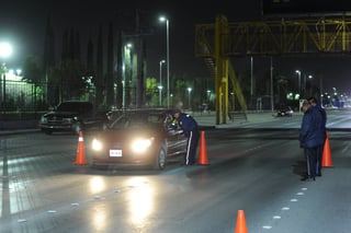 Vigilancia. Patrullas de Vialidad mantienen las acciones de detección de conductores ebrios en Torreón.