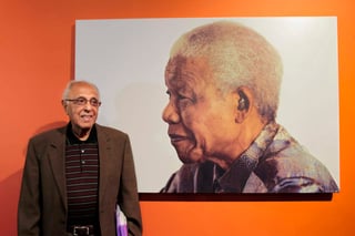 Conoció a Mandela cuando convergieron el movimiento de defensa de los derechos de africanos e indios, y mantuvo su activismo a pesar de diversas prohibiciones y sanciones carcelarias que le fueron impuestas. (ARCHIVO)