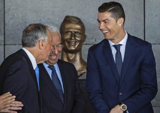 Cristiano Ronaldo 'proyecta Madeira y proyecta Portugal' más que nadie, 'de lejos', en todo el mundo, añadió el jefe del Estado.