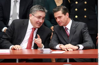 Su visión. Frente a Enrique Peña (der.), el ombudsman nacional, Raúl González (izq.), rechazó la Ley de Seguridad Interior.