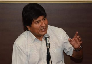 'De nuevo OEA convertida en Ministerio de Colonias. Se produce un golpe institucional al impedir el ejercicio de la presidencia de Bolivia', escribió en su cuenta de Twitter Morales. (TWITTER)