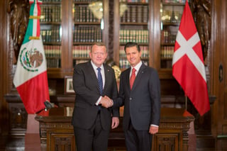 Visita. Enrique Peña Nieto (der.) recibió al primer ministro Lars Lokke Rasmussen.