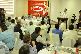 Los candidatos panistas se reunieron esta mañana con empresarios de la Cámara Mexicana de Industria de la Construcción (CMIC). (FERNANDO COMPEÁN)