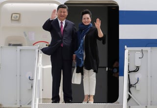 El avión presidencial chino aterrizó en el aeropuerto Internacional de Palm Beach, donde Xi fue recibido por el secretario de Estado de EE.UU., Rex Tillerson. (EFE)