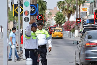 Seguirán. Las vueltas a la izquierda en el Paseo Morelos, seguirán prohibidas. Por su característica semipeatonal en la vialidad. (EL SIGLO DE TORREÓN)