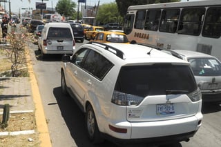 Congestionamientos. En la Juárez se ha incrementado considerablemente el flujo vehicular debido al desvío de los camiones a esta avenida. (Ramón Sotomayor)
